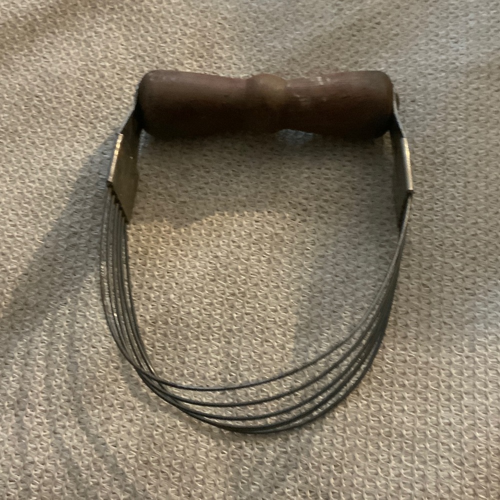 Wooden Handle Wire Dough Cutter Androck